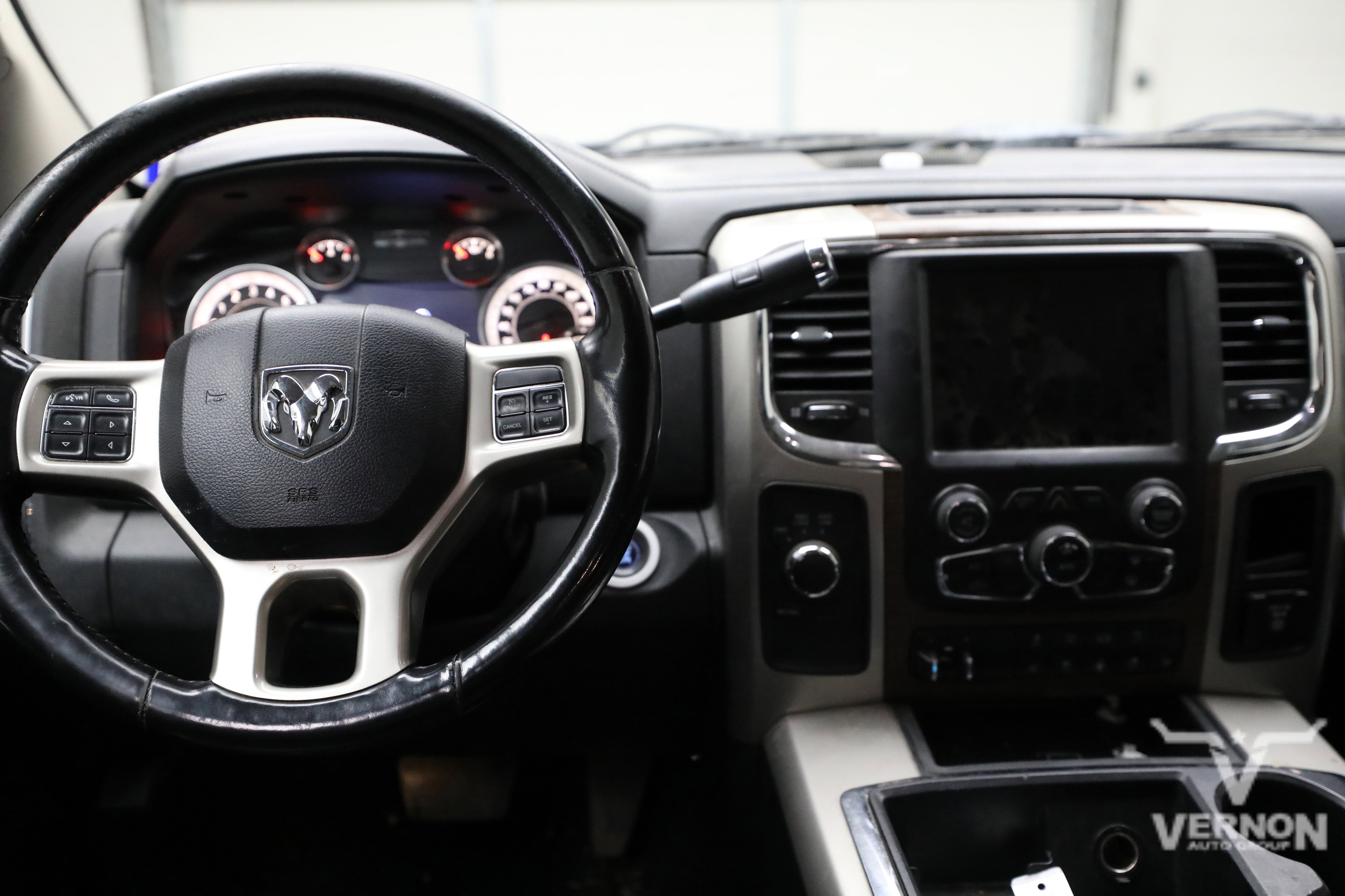 Used 2015 RAM 3500 Laramie w/ Convenience Group image 9