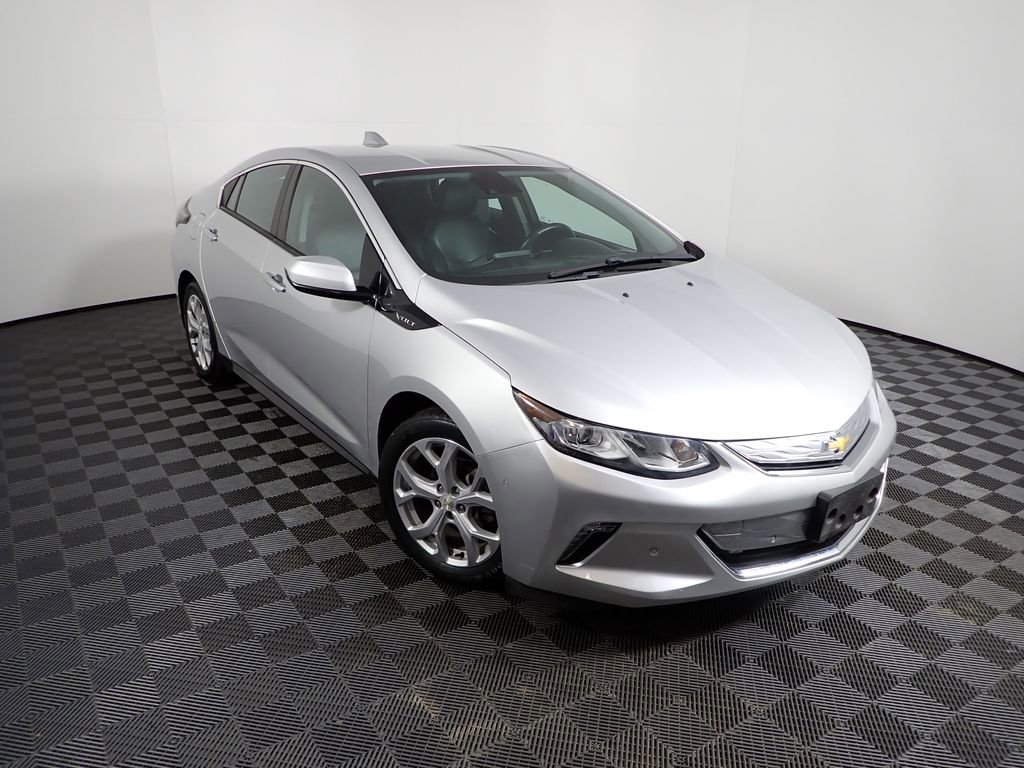 Used 2018 Chevrolet Volt Premier w/ Driver Confidence Package image 4