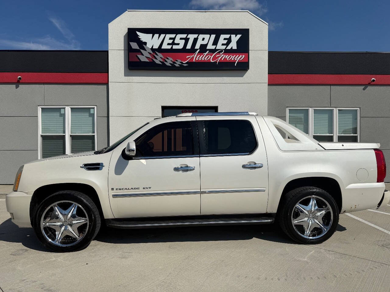 Used 2007 Cadillac Escalade EXT w/ Information Package AWD/4WD image 3