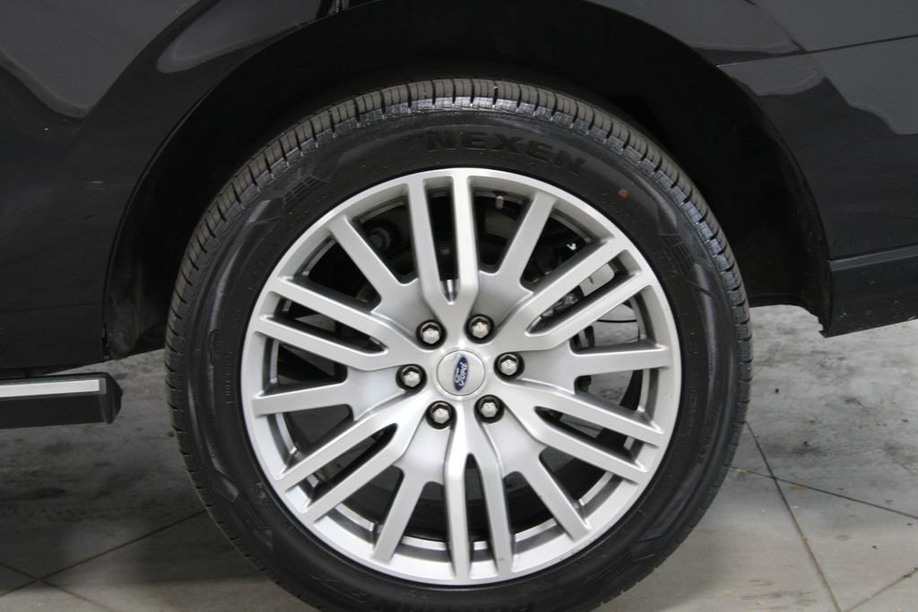 Used 2022 Ford Expedition Platinum AWD/4WD image 18