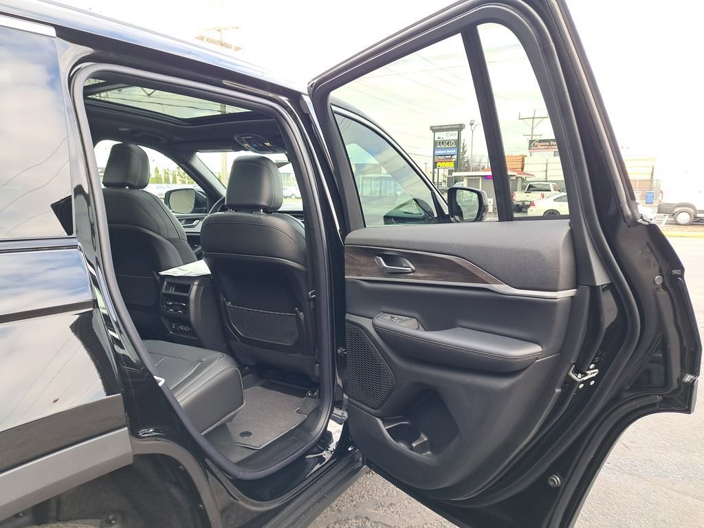 New 2025 Jeep Grand Cherokee Limited AWD/4WD image 14