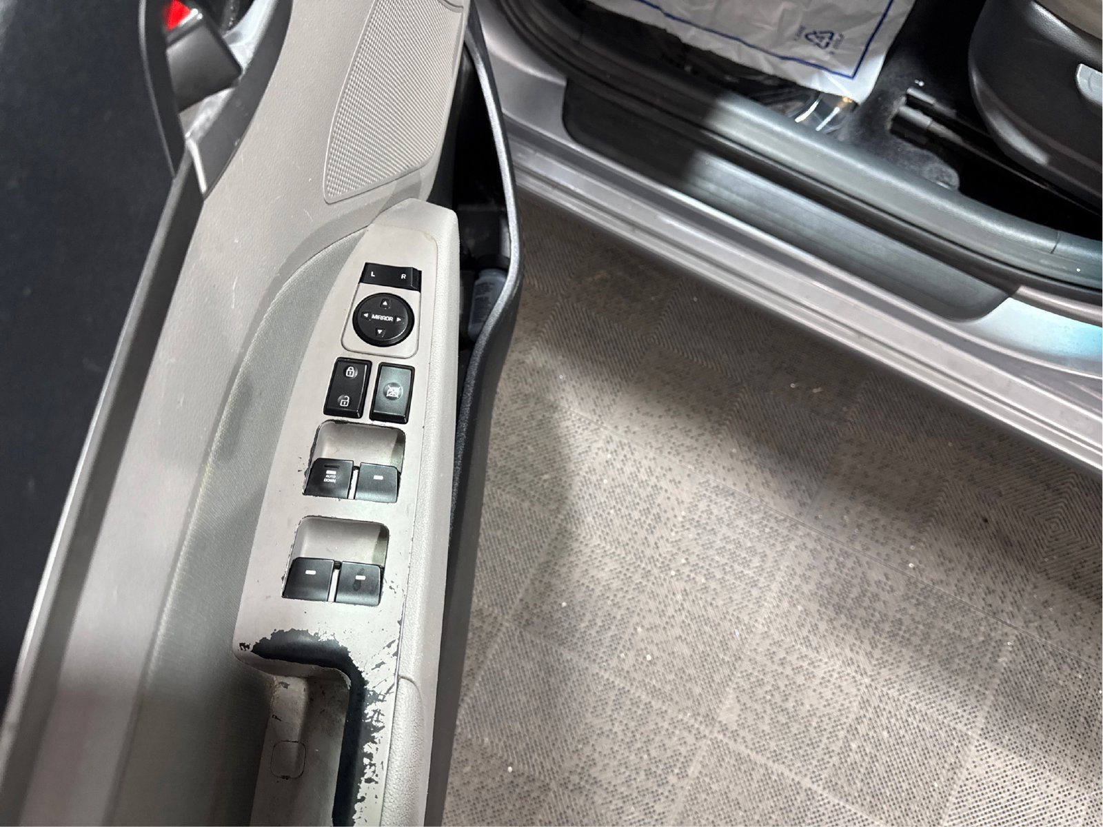 Used 2017 Hyundai Elantra SE FWD image 27