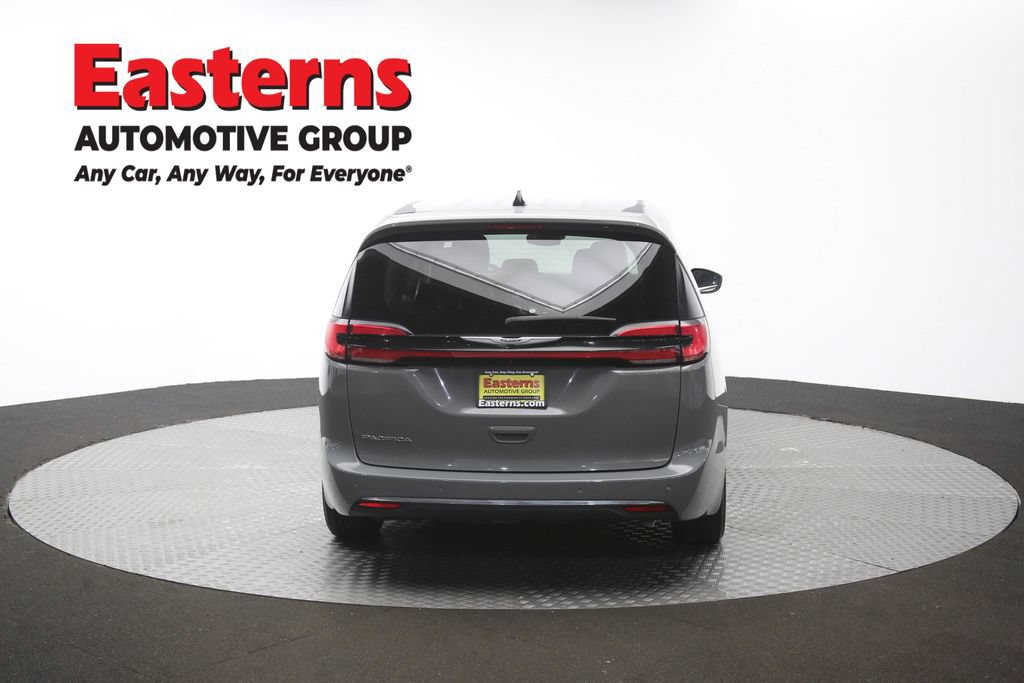 Used 2023 Chrysler Pacifica Touring-L FWD image 38
