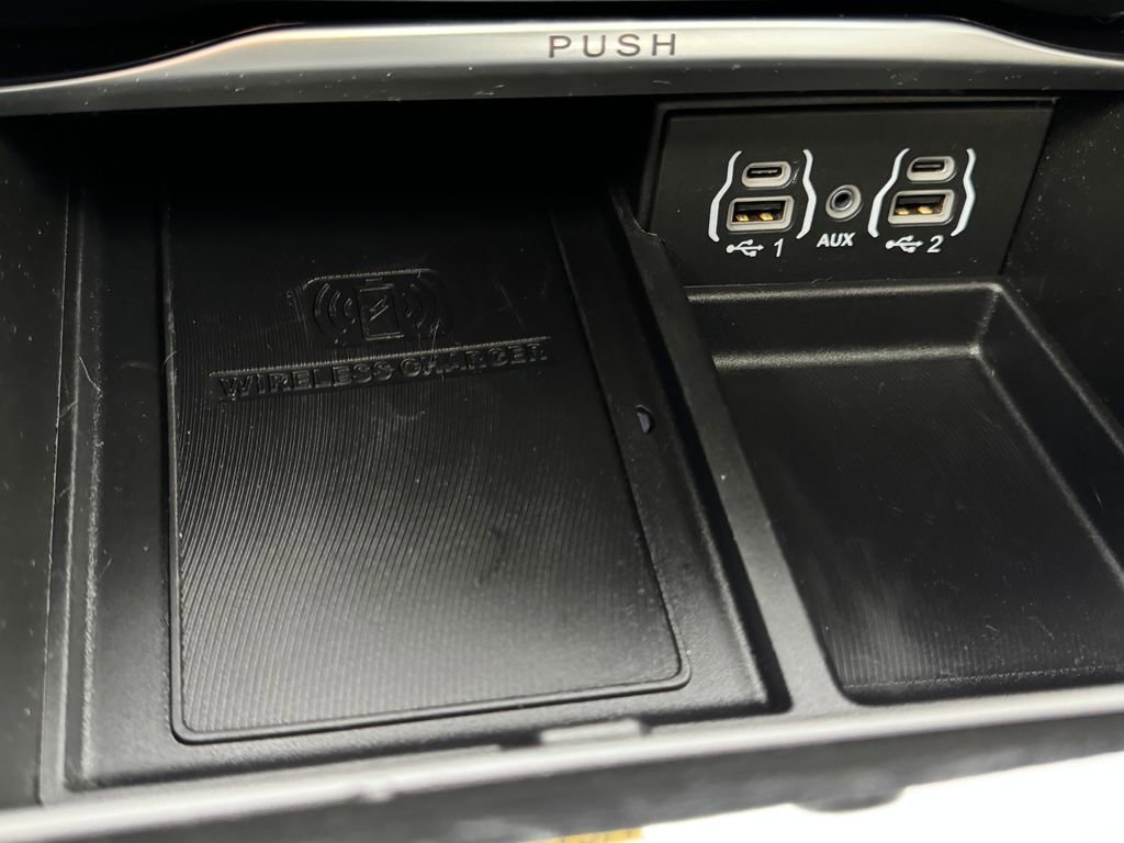 Used 2023 Chrysler Pacifica Limited w/ S Appearance Package AWD/4WD image 25