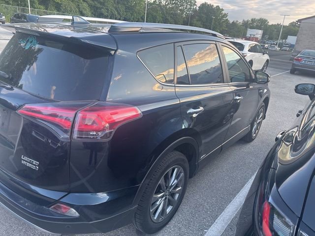 Used 2018 Toyota RAV4 Limited AWD/4WD image 4