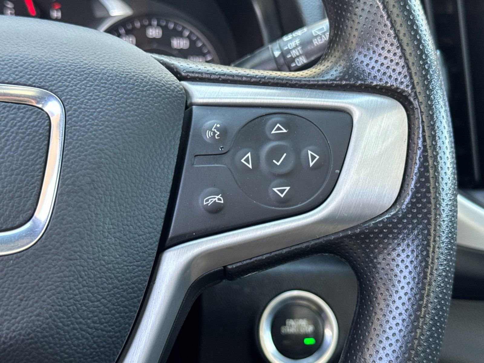 Used 2023 GMC Terrain SLE w/ Driver Convenience Package image 27