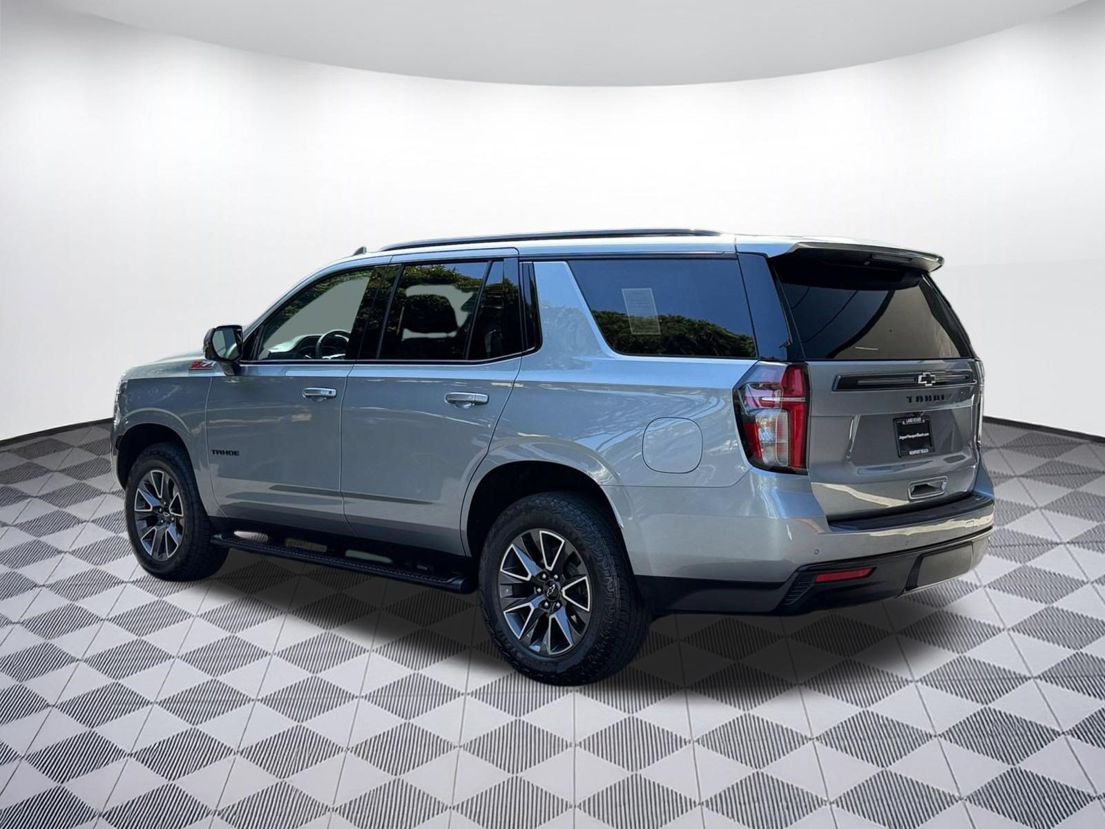 Used 2024 Chevrolet Tahoe Z71 w/ Luxury Package AWD/4WD image 3