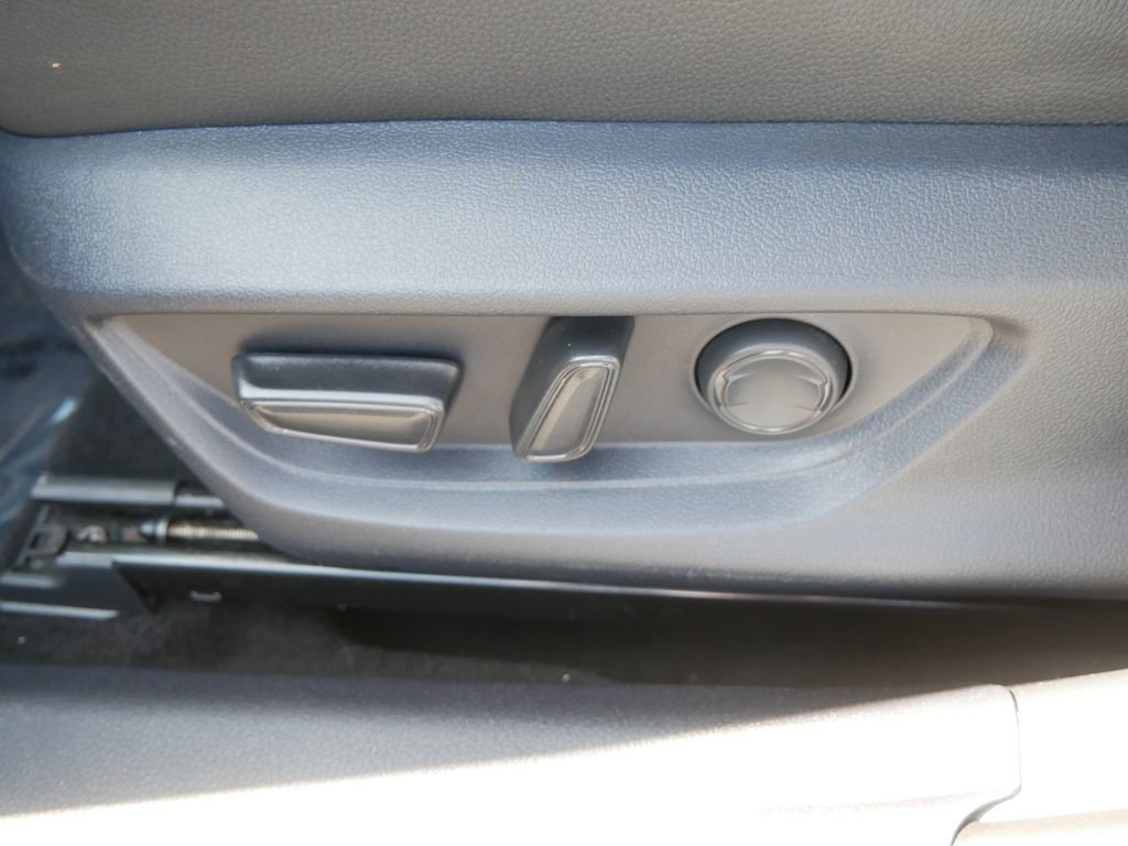 Certified 2025 Toyota Camry SE image 4