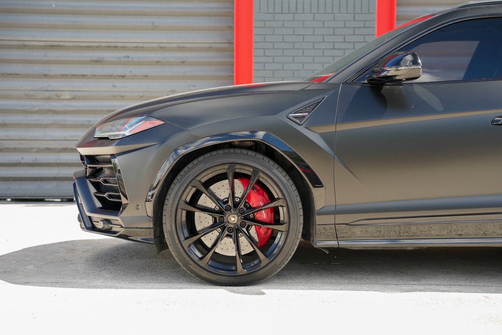 Used 2019 Lamborghini Urus AWD/4WD image 3