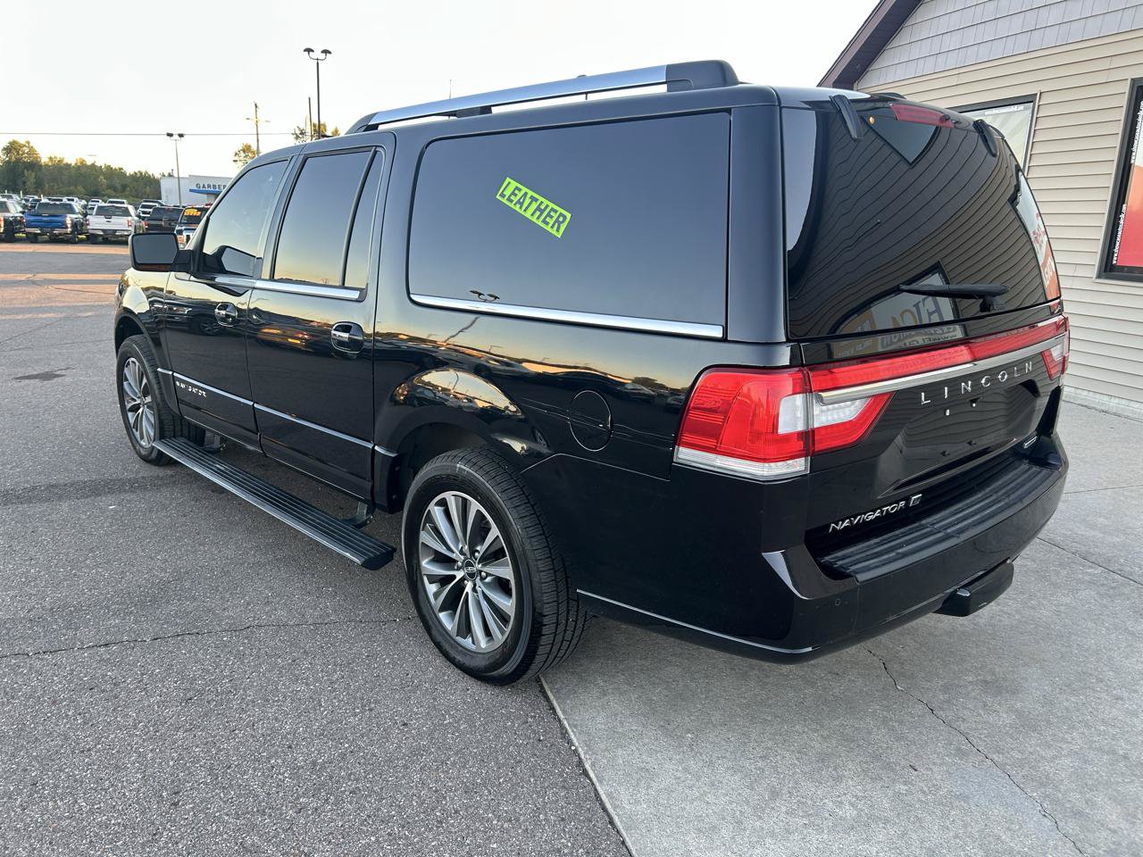 Used 2016 Lincoln Navigator L Select AWD/4WD image 7