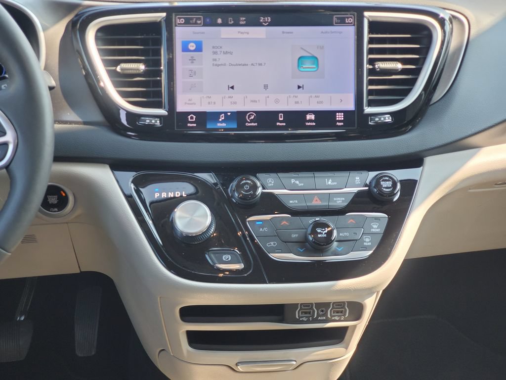 Used 2024 Chrysler Pacifica Touring-L FWD image 26