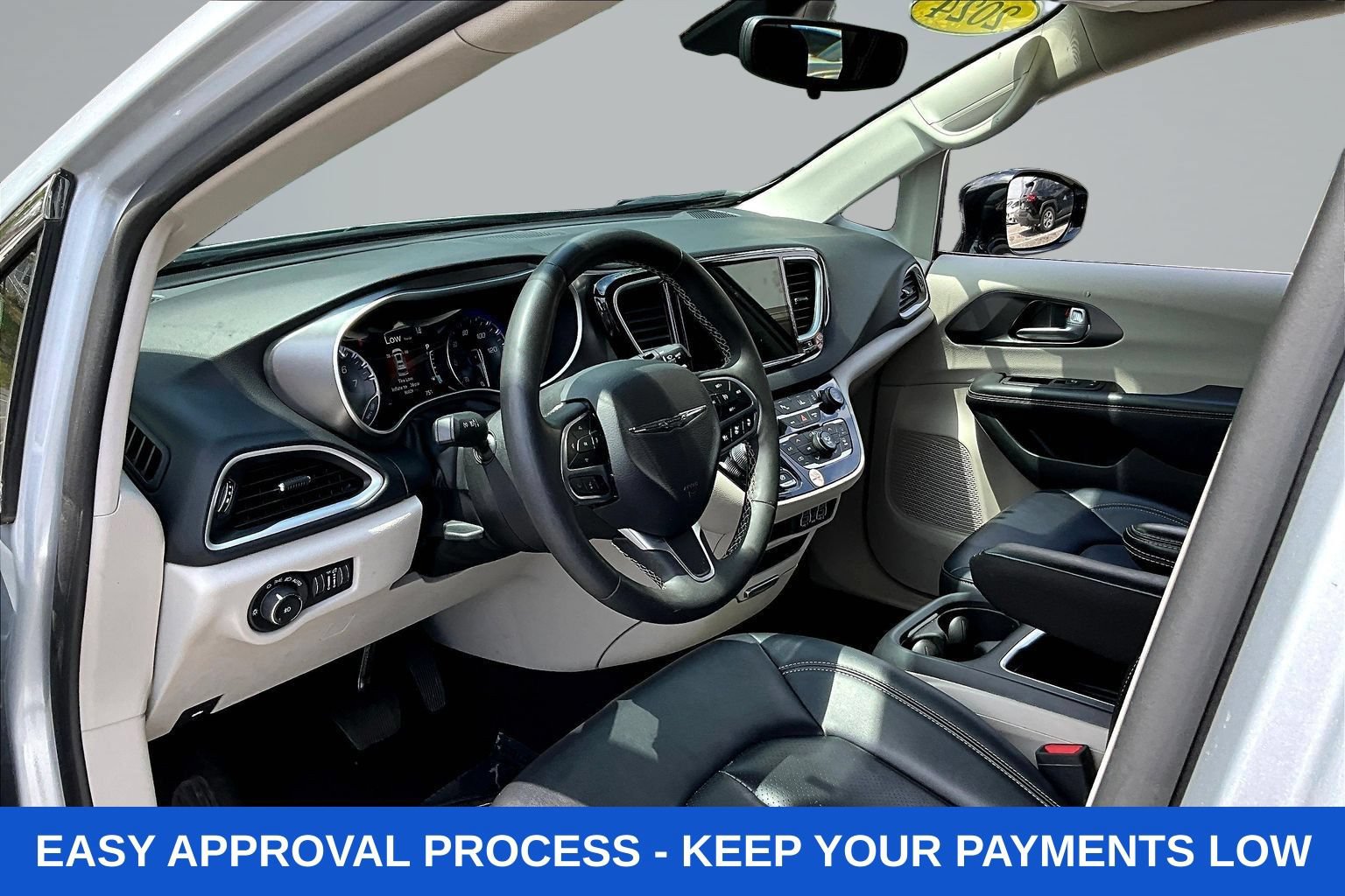 Used 2024 Chrysler Pacifica Touring-L FWD image 19