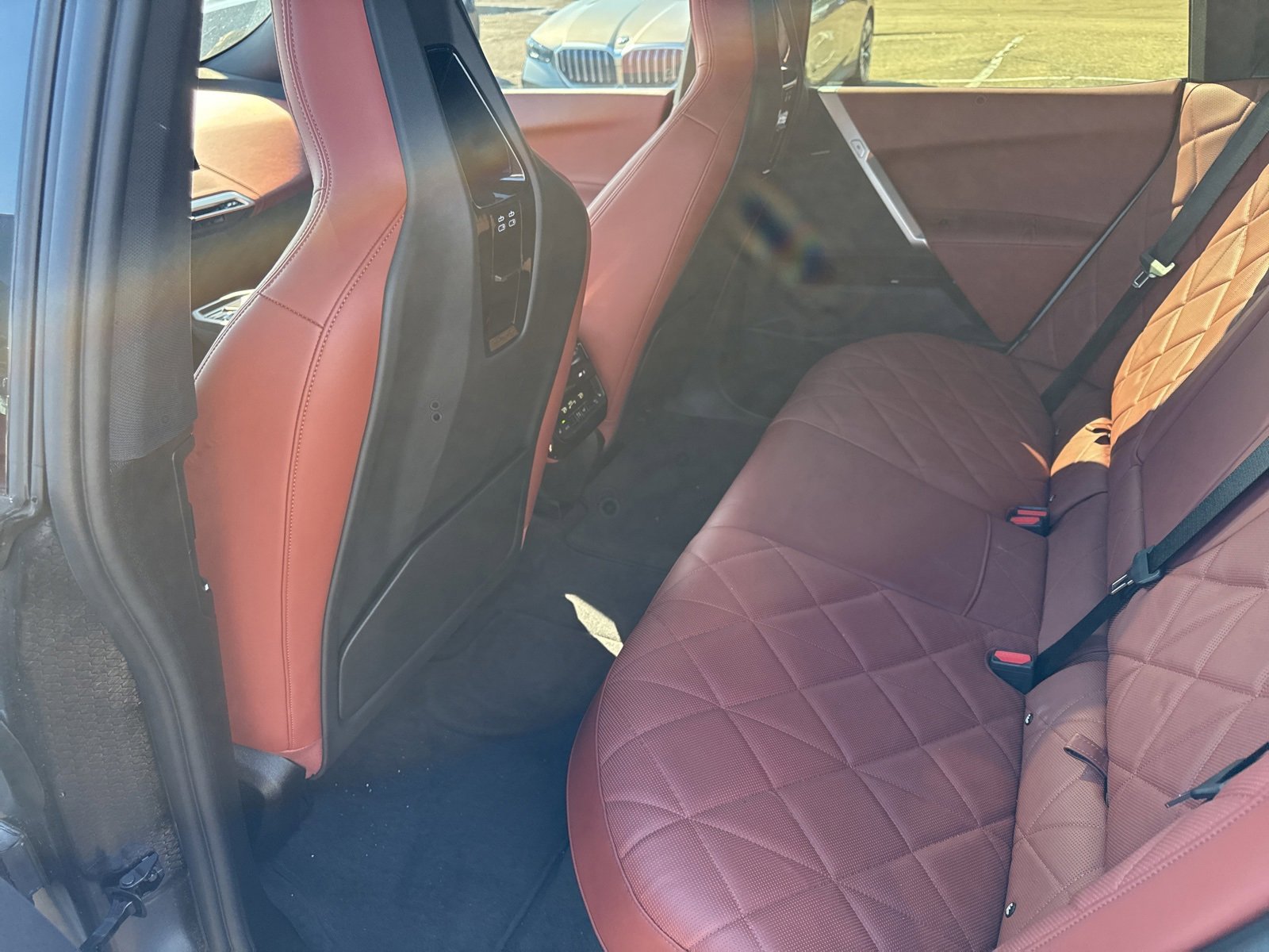 Used 2023 BMW iX xDrive50 w/ Premium Package image 11