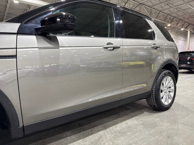 Used 2017 Land Rover Discovery Sport SE image 25