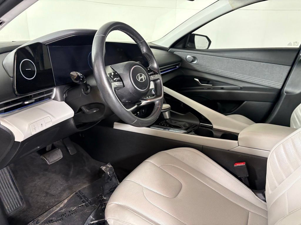 Used 2025 Hyundai Elantra Limited FWD image 23