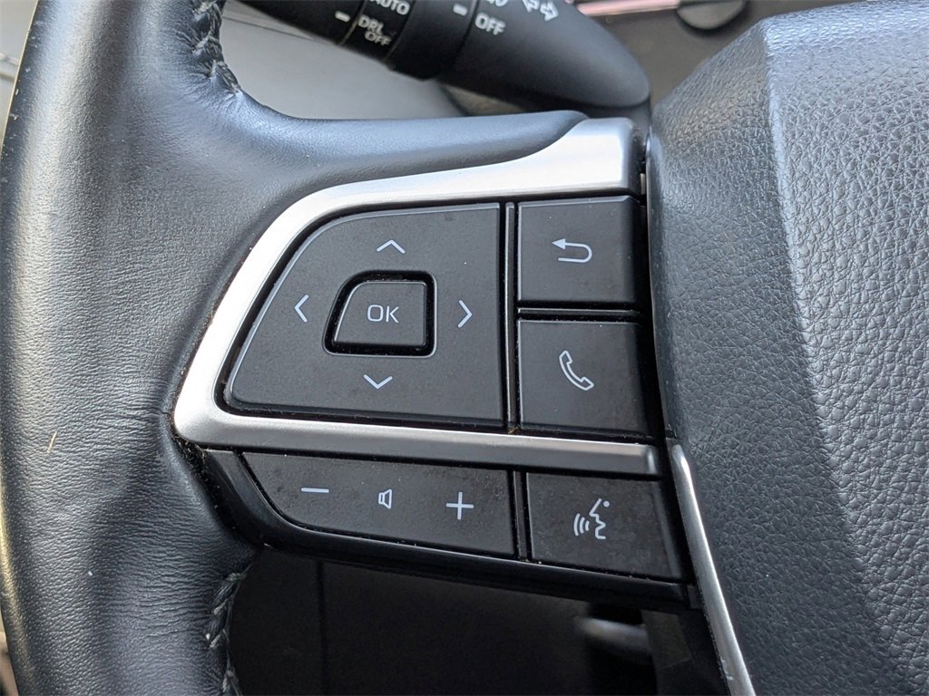 Used 2023 Toyota Highlander LE image 27