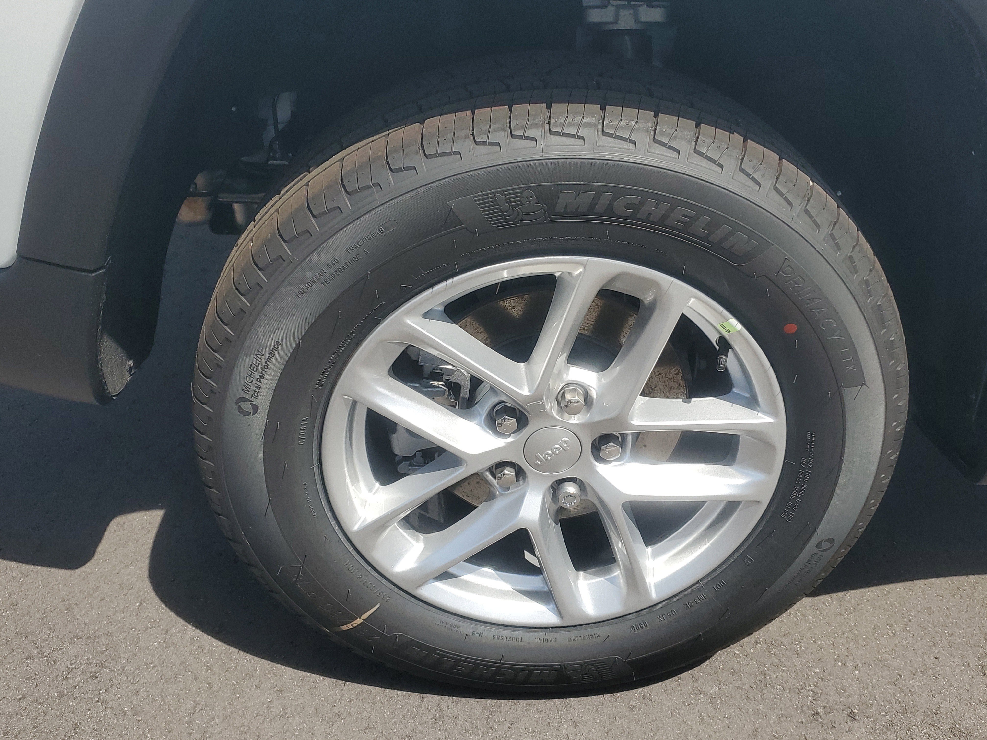 New 2026 Jeep Grand Cherokee Laredo RWD image 5