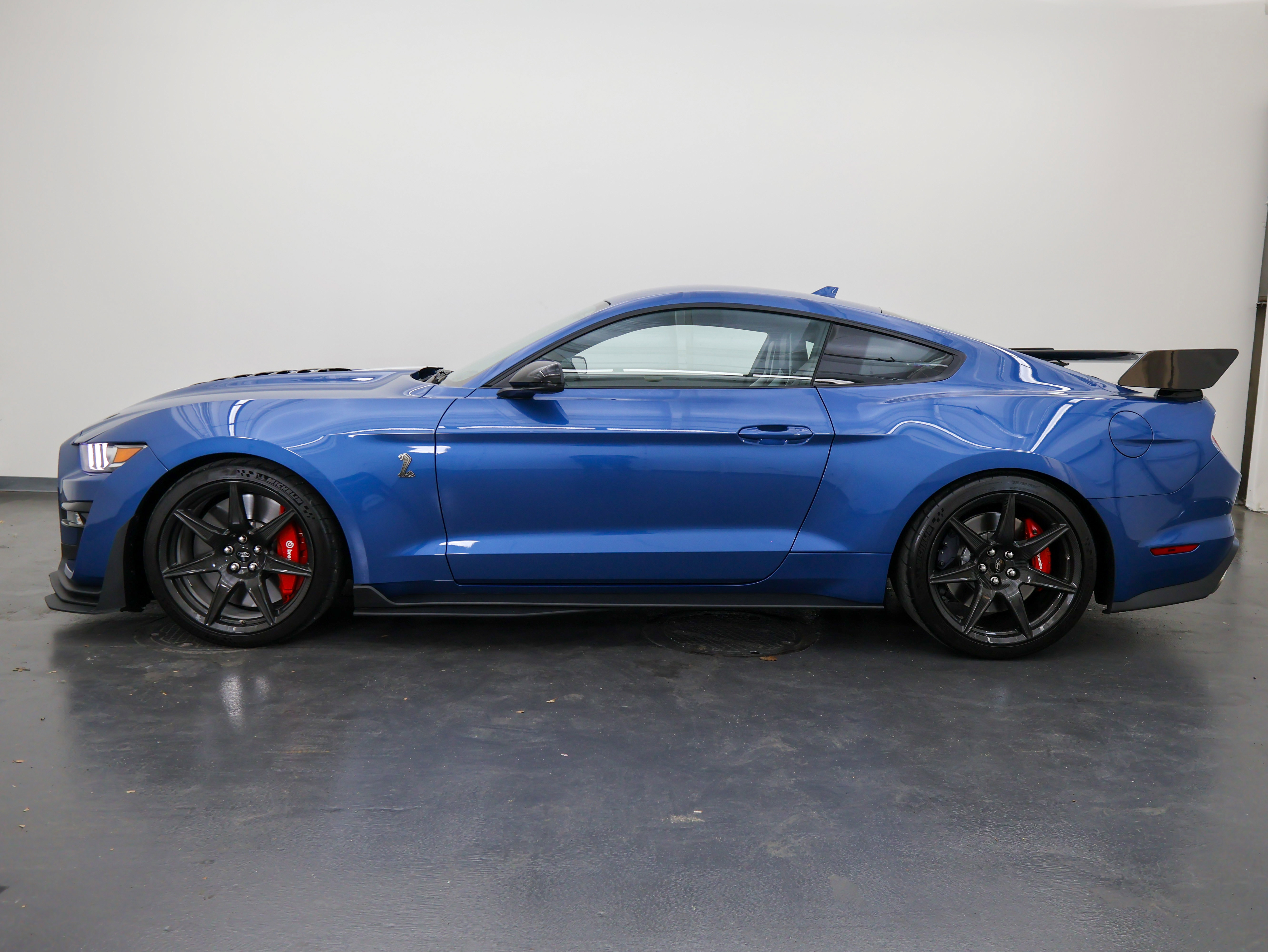 Used 2020 Ford Mustang Shelby GT500 w/ Carbon Fiber Track Pack RWD image 6