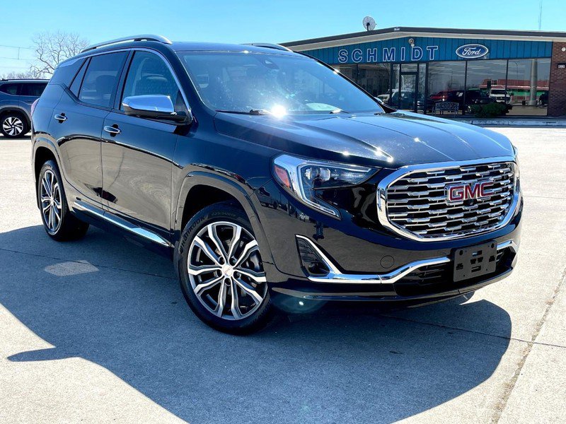 Used 2020 GMC Terrain Denali w/ Denali Premium Package FWD image 2