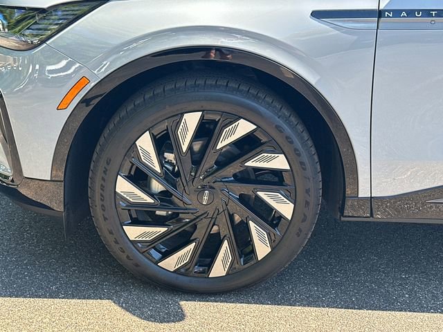 New 2026 Lincoln Nautilus Reserve w/ Jet Appearance Package AWD/4WD image 12