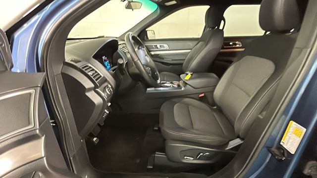 Used 2018 Ford Explorer XLT AWD/4WD image 11