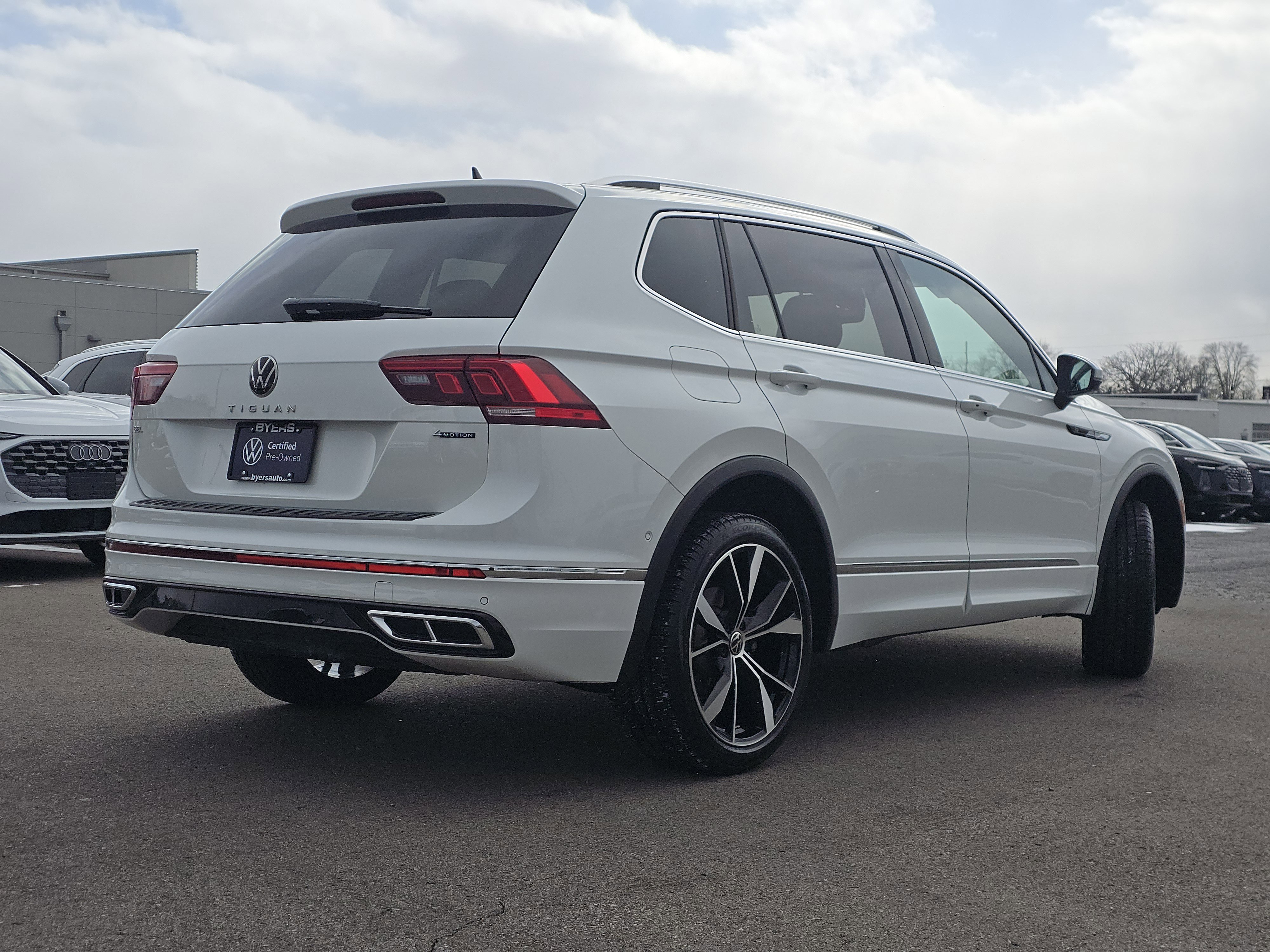 Certified 2024 Volkswagen Tiguan SEL R-Line image 7