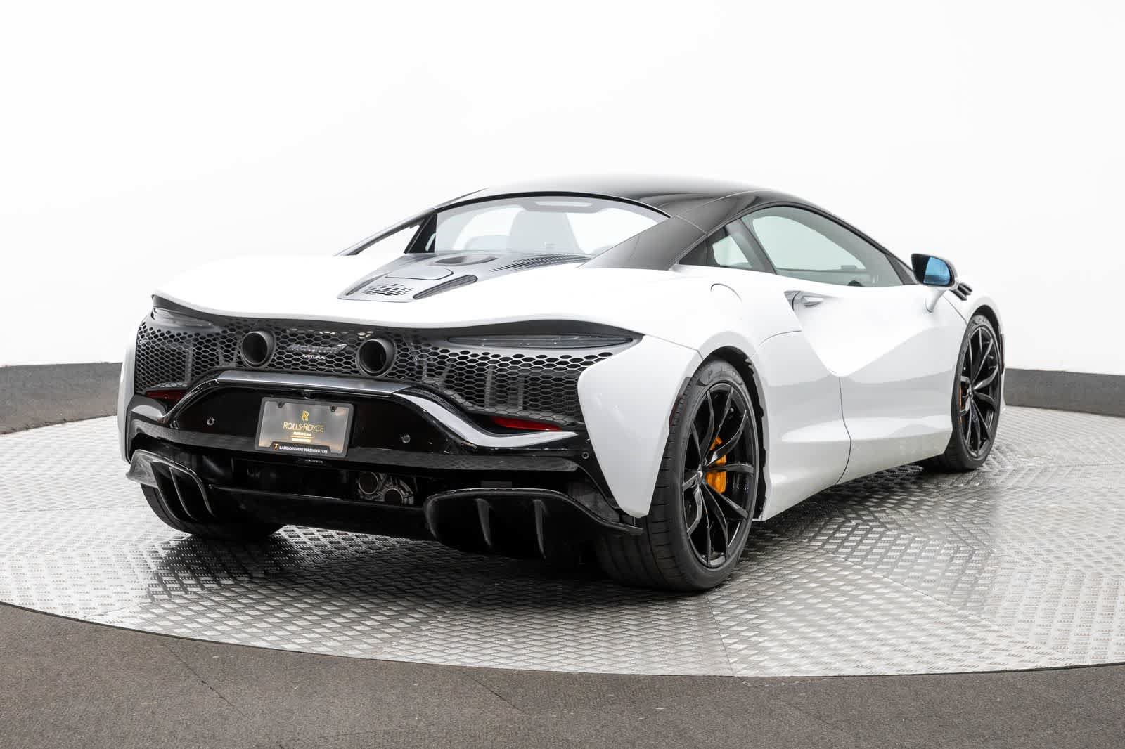 Used 2023 McLaren Artura RWD image 18