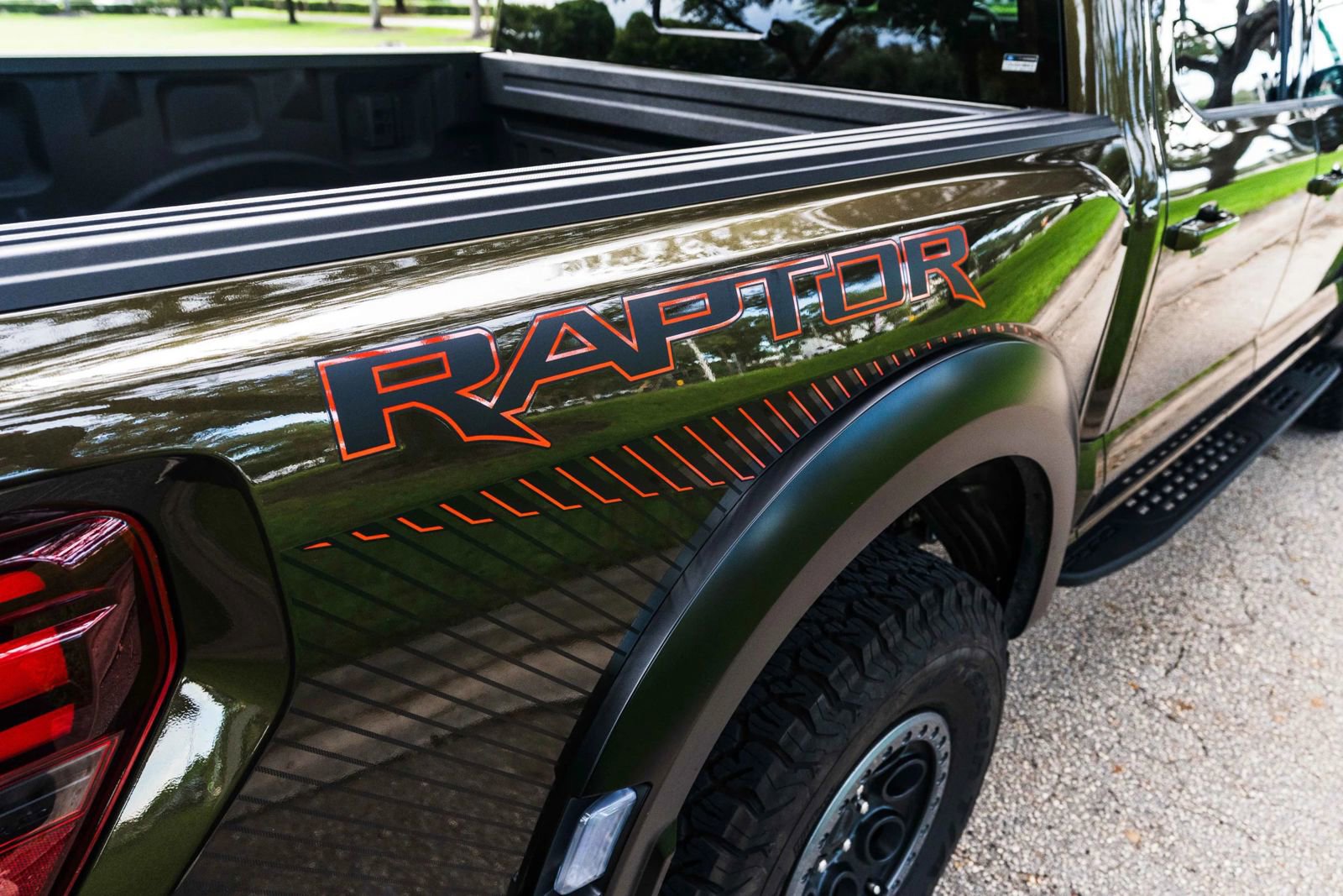 Used 2025 Ford F150 Raptor AWD/4WD image 23