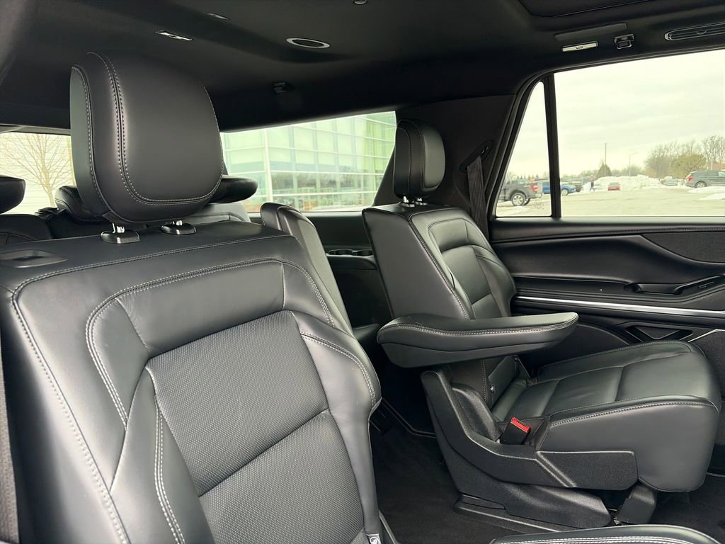 Used 2025 Lincoln Navigator L Reserve w/ Jet Appearance Package AWD/4WD image 32