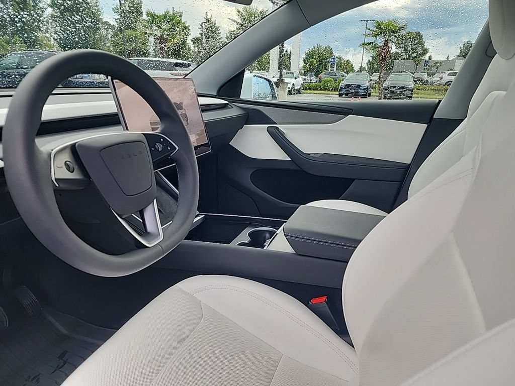 Used 2026 Tesla Model Y 2WD image 11