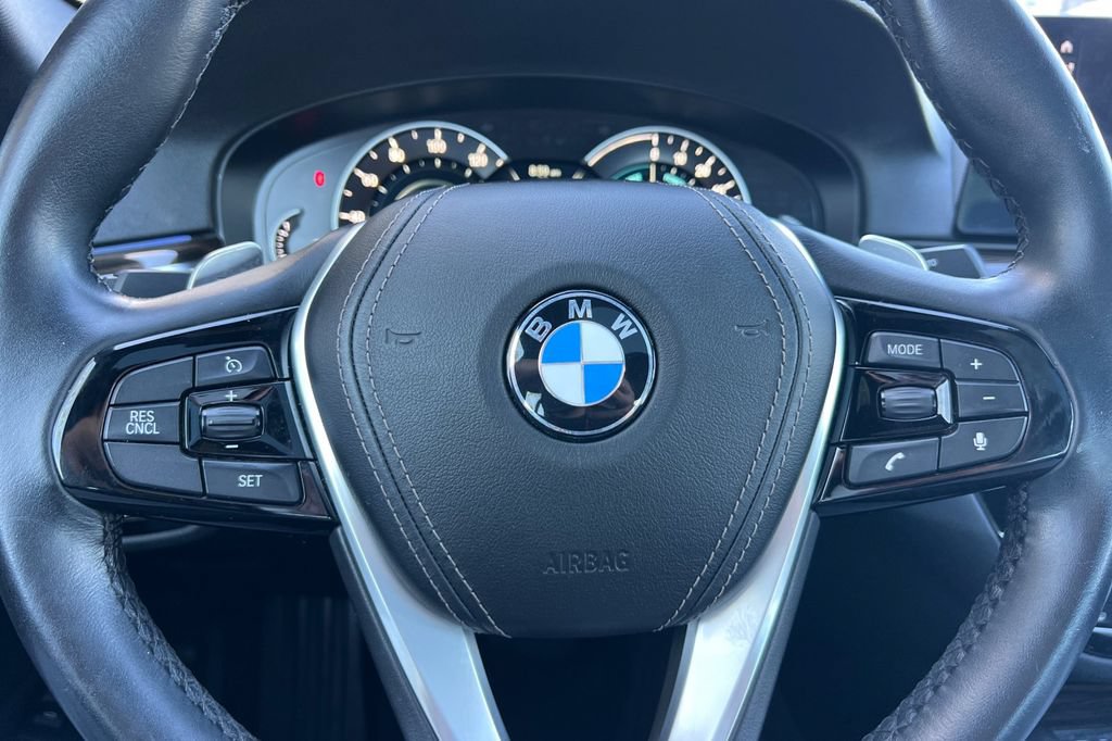 Used 2019 BMW 530e w/ Convenience Package RWD image 25