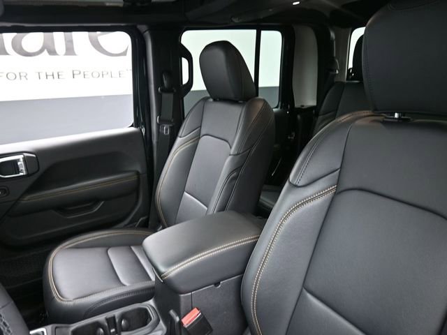 Used 2025 Jeep Gladiator Sport image 16