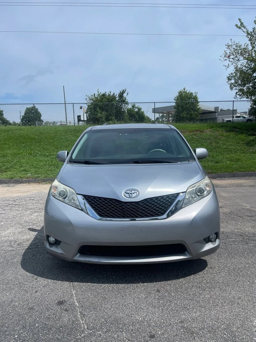 Used 2011 Toyota Sienna XLE w/ Premium Pkg FWD image 3