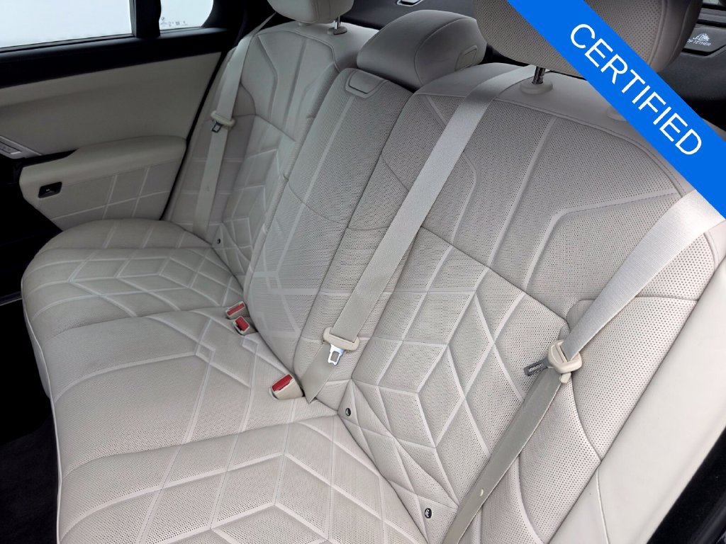 Certified 2023 BMW 740i RWD image 16