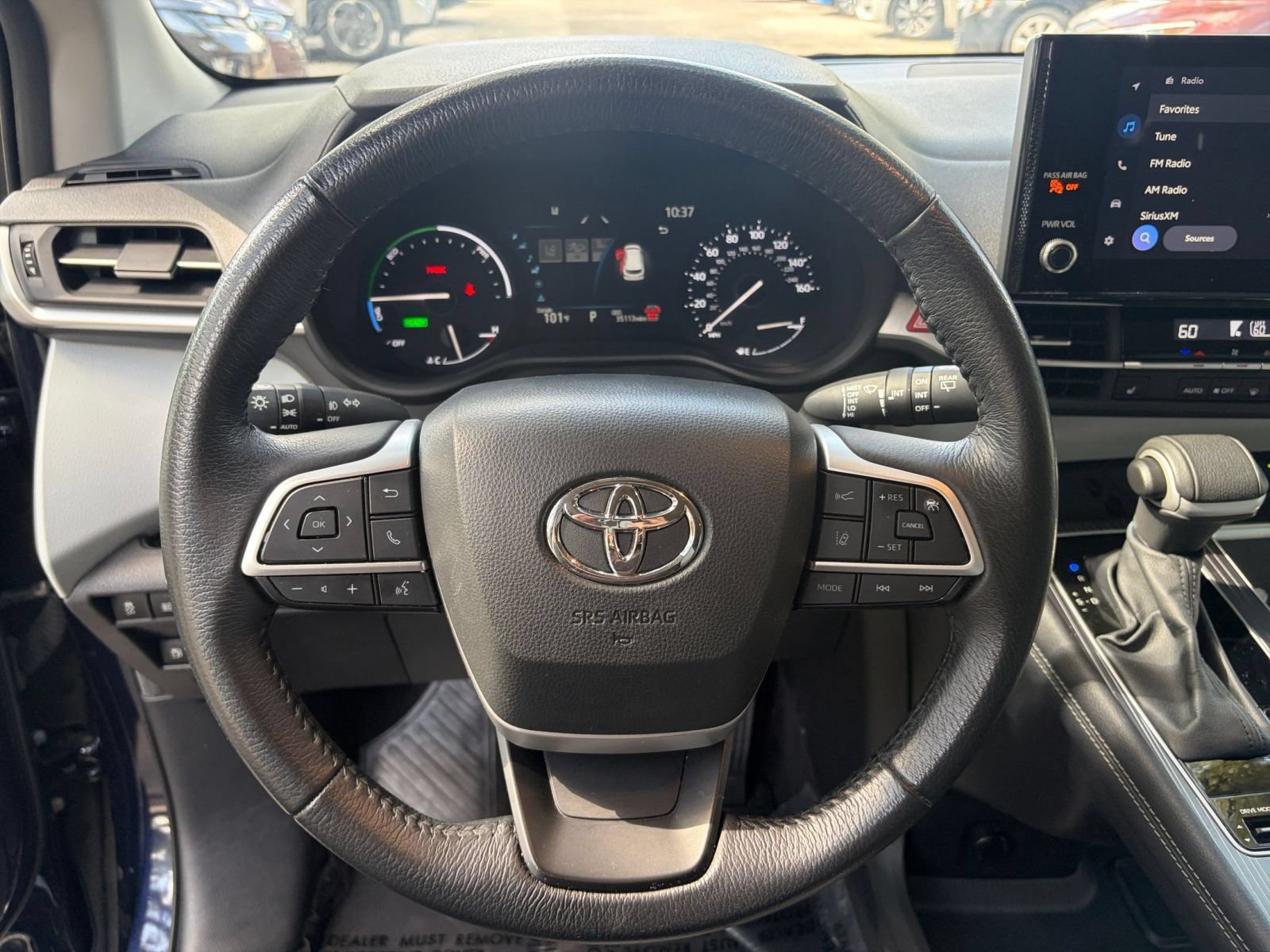 Used 2025 Toyota Sienna XLE FWD image 29