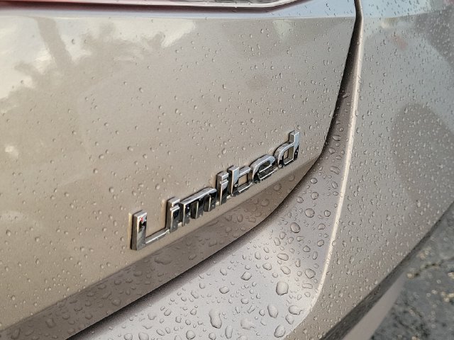 Used 2022 Hyundai Elantra Limited FWD image 6