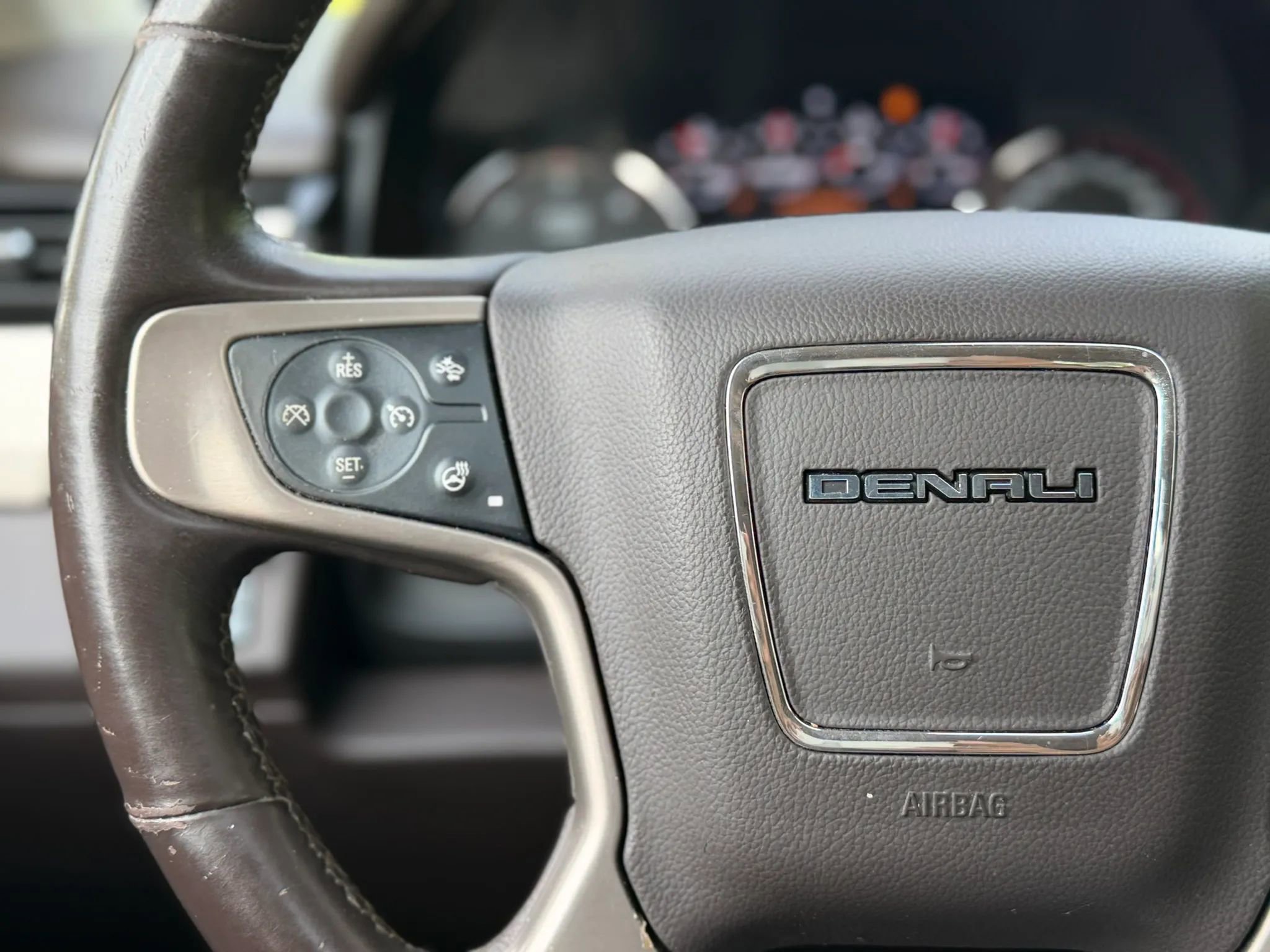 Used 2015 GMC Yukon Denali w/ Open Road Package RWD image 31