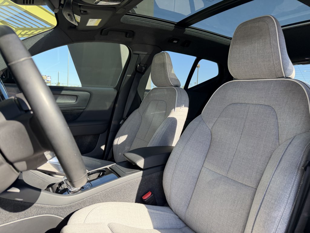 Used 2023 Volvo XC40 Recharge Ultimate AWD/4WD image 34