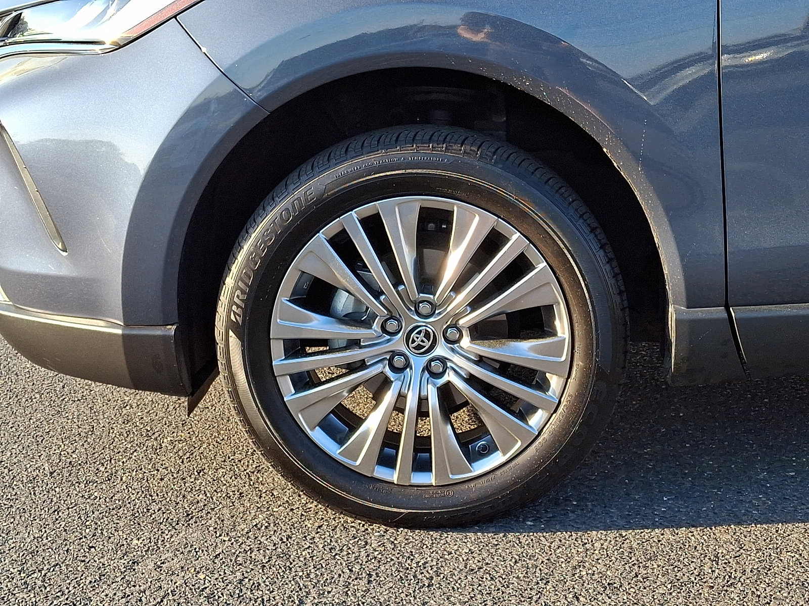 Used 2023 Toyota Venza XLE AWD/4WD image 9