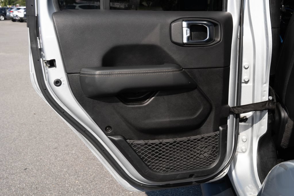 Used 2023 Jeep Wrangler Unlimited Sahara AWD/4WD image 11