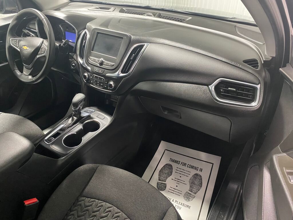 Used 2023 Chevrolet Equinox LT w/ Driver Convenience Package image 3