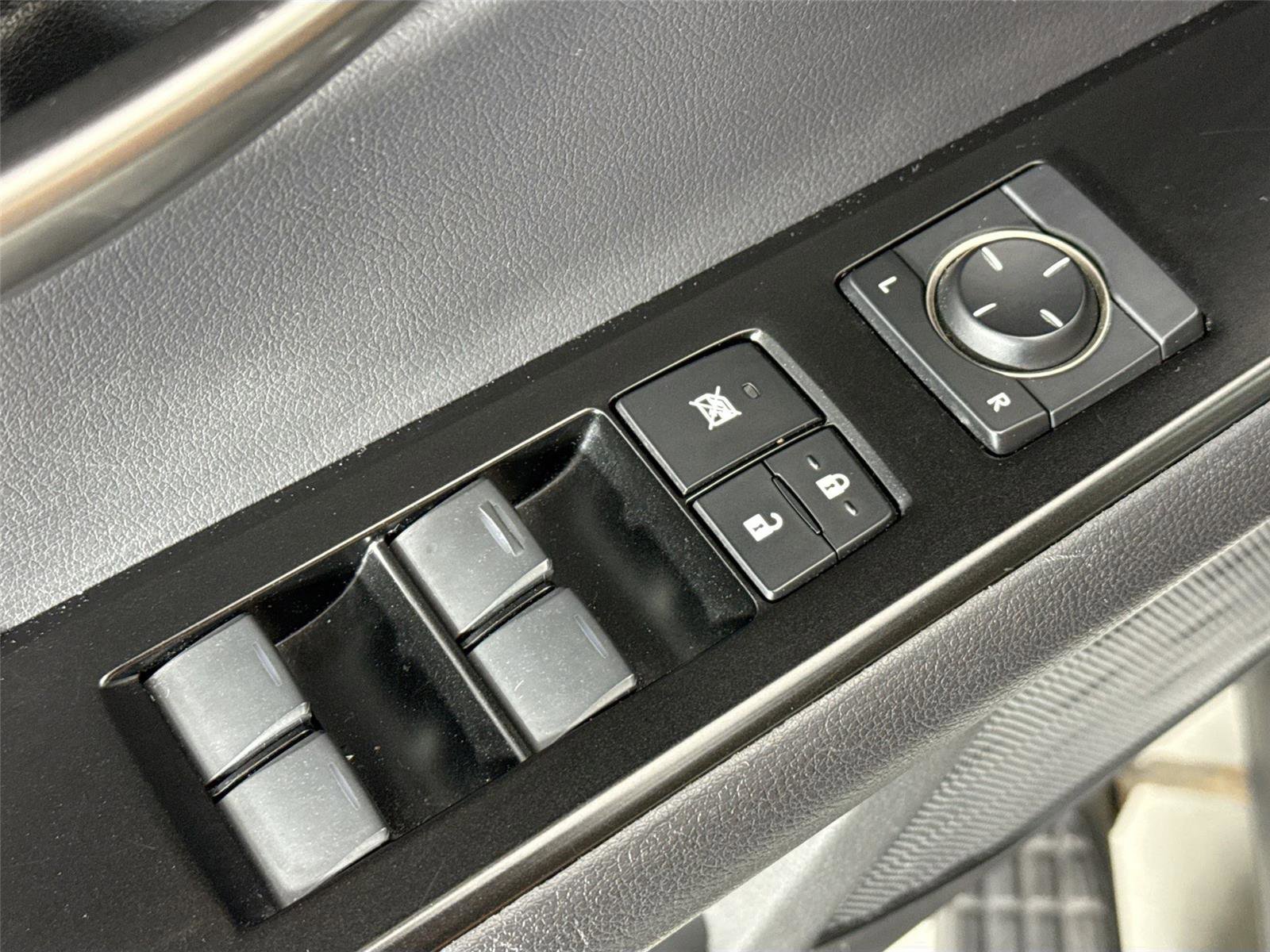 Used 2020 Lexus UX 200 image 24