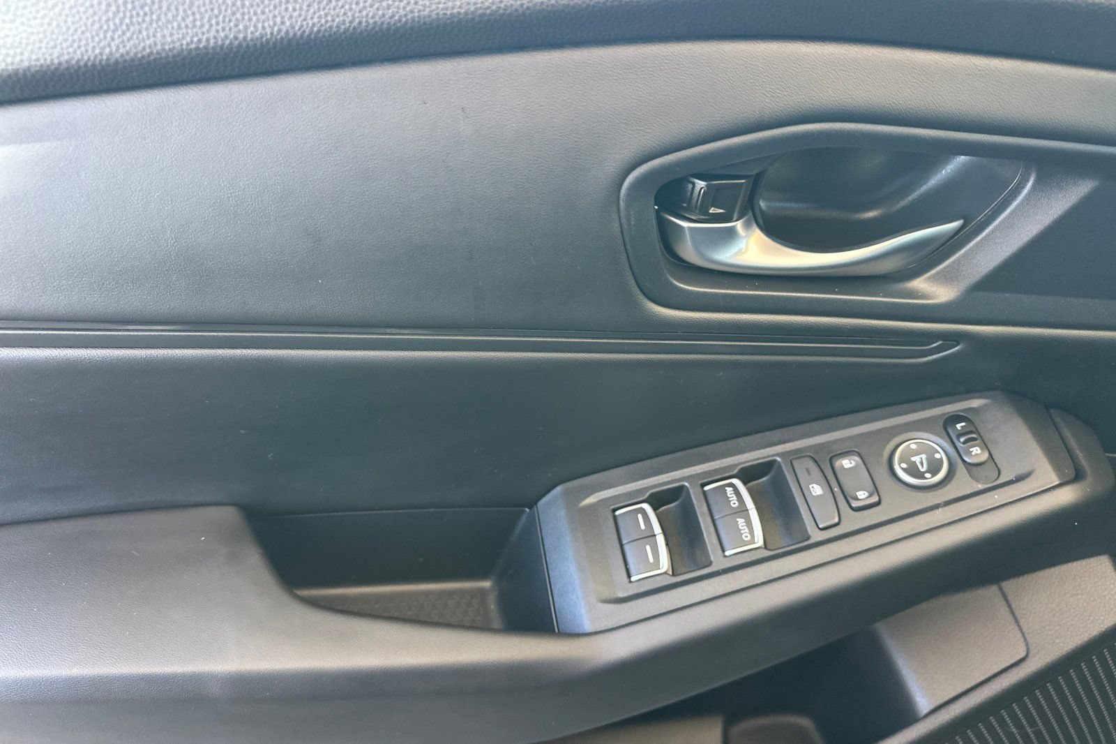 Used 2025 Honda Accord SE image 11