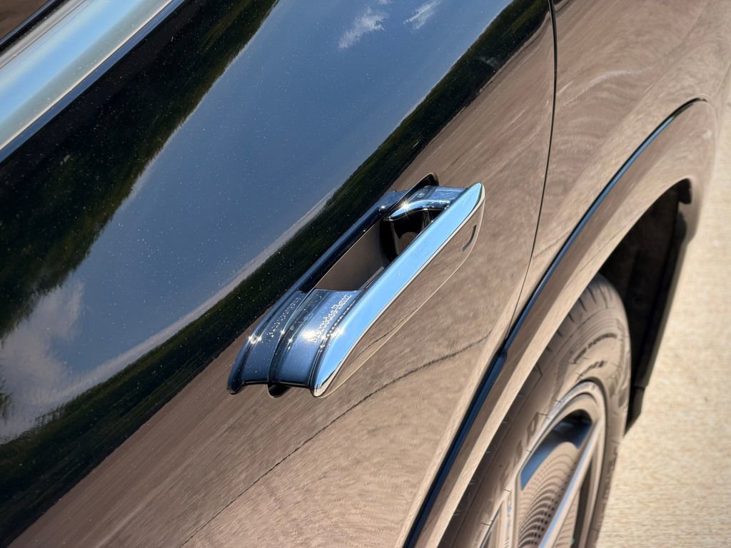 Used 2023 Mercedes-Benz EQS 580 4MATIC SUV image 12