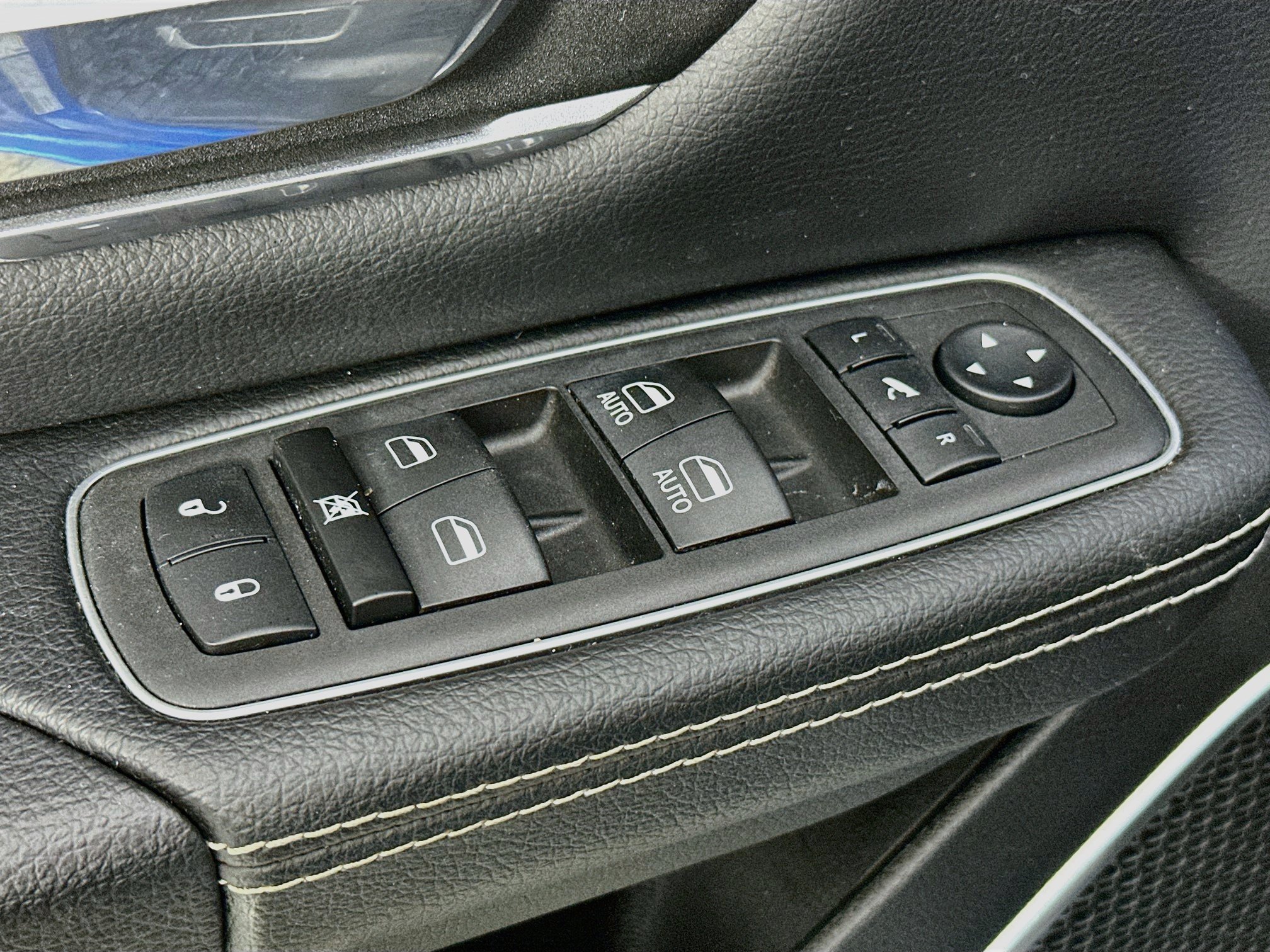 Used 2023 RAM 1500 Laramie AWD/4WD image 18