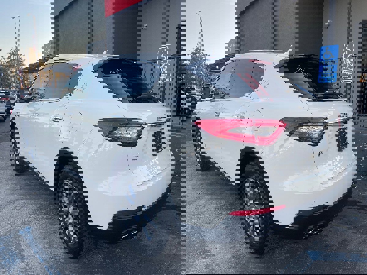 Used 2018 Maserati Levante image 7