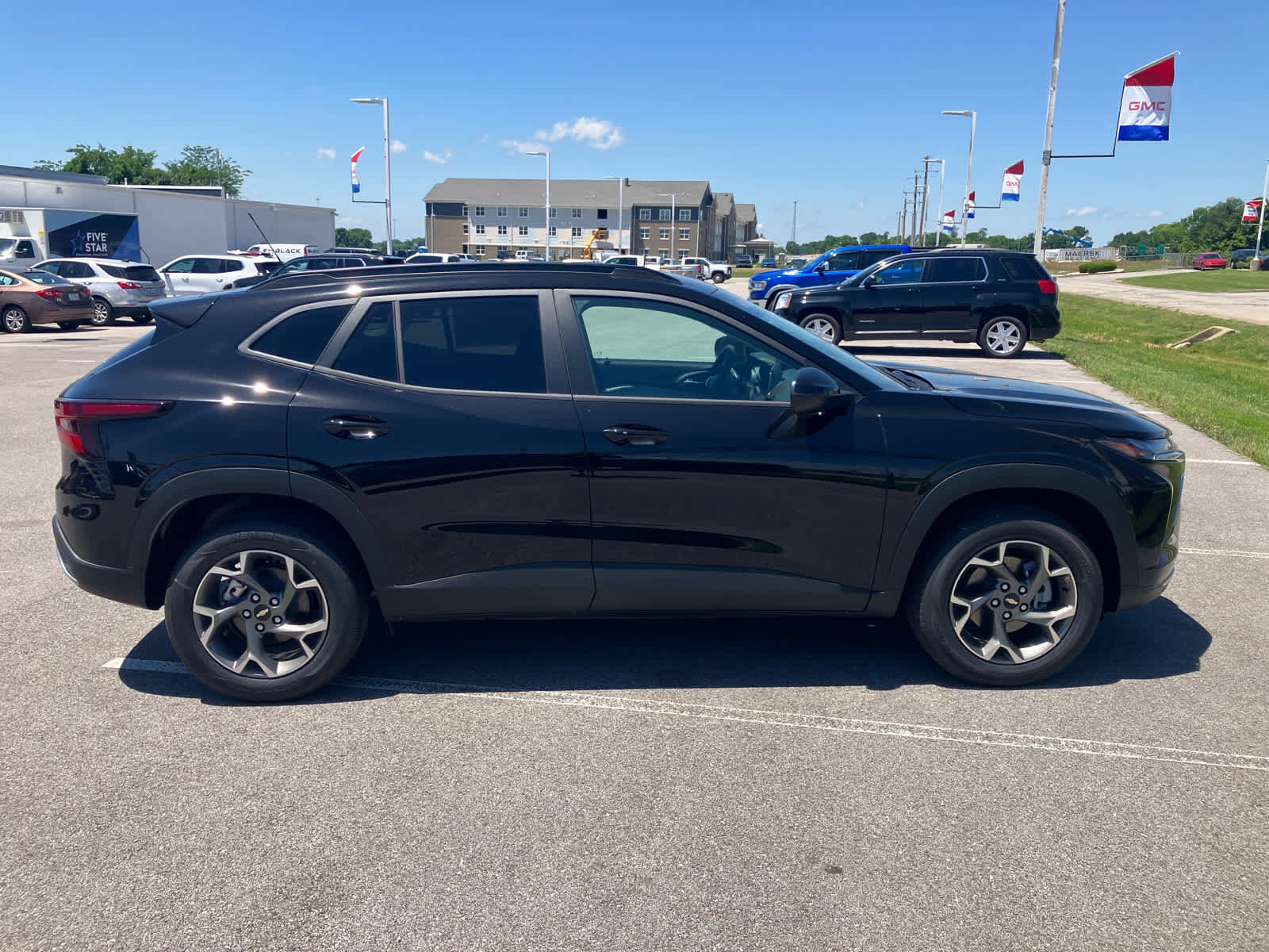 New 2026 Chevrolet Trax LT w/ LT Convenience Package FWD image 8