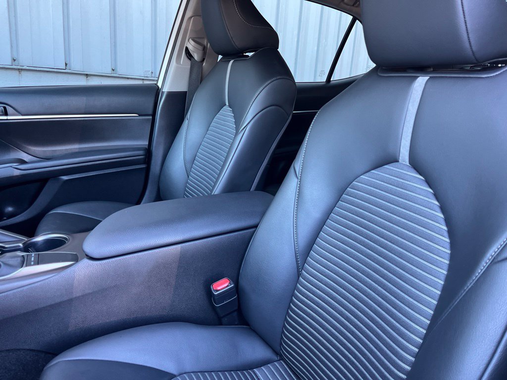 Used 2023 Toyota Camry SE w/ Audio Upgrade Package FWD image 4