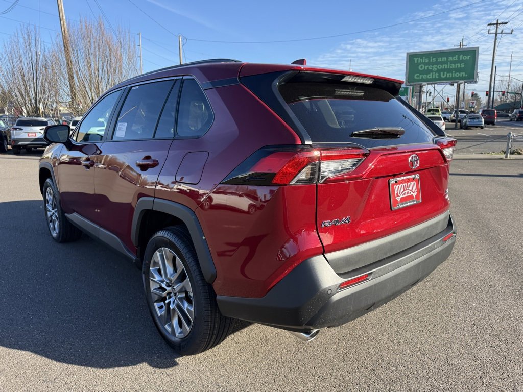 Used 2025 Toyota RAV4 XLE Premium image 4