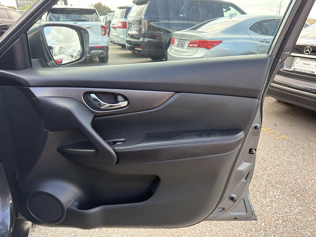 Used 2016 Nissan Rogue SV AWD/4WD image 13